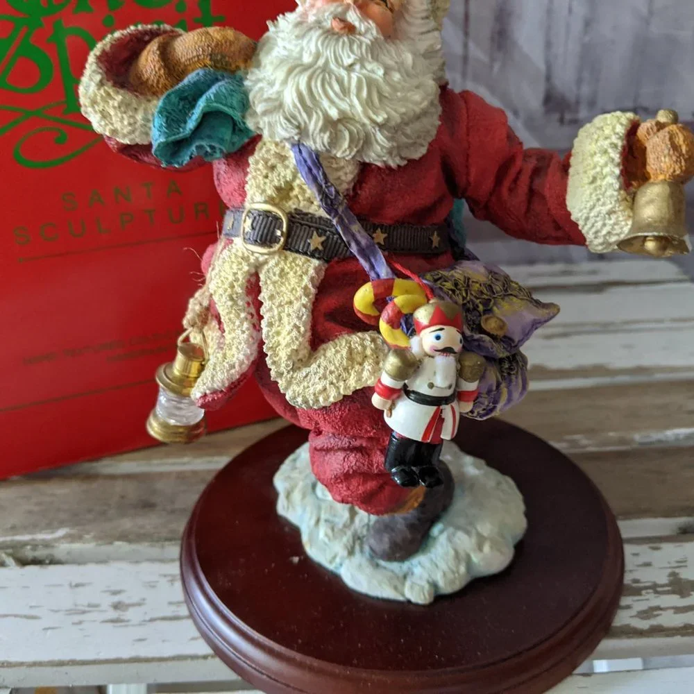 In‎ The Spirit Santa Sculpture Cast Figurine Christ